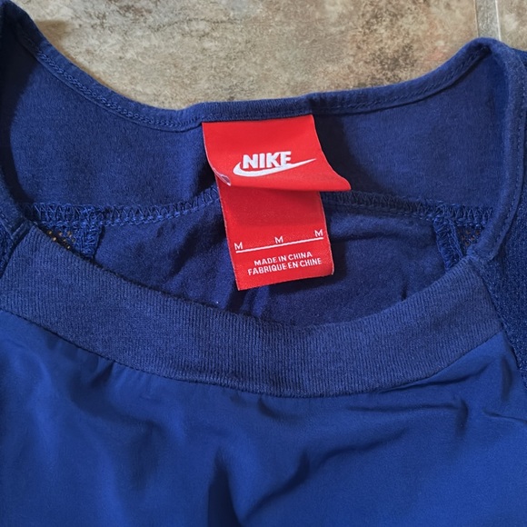 Nike top - Picture 3 of 7